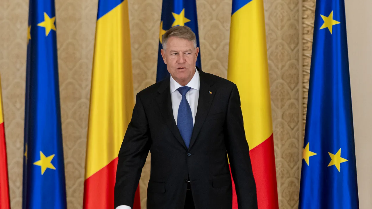 COMENTARIU Sorin Avram: Klaus Iohannis ar trebui să mai lase cărţile de istorie şi să se apuce de scris istorie