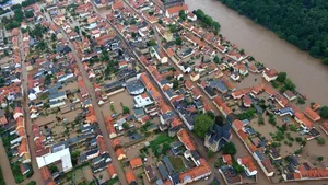 Michael Schumacher va dona jumătate de milion de euro victimelor inundaţiilor din Germania