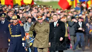 Klaus Iohannis a depus un buchet de flori la Monumentul Ostaşului Necunoscut din Parcul Carol