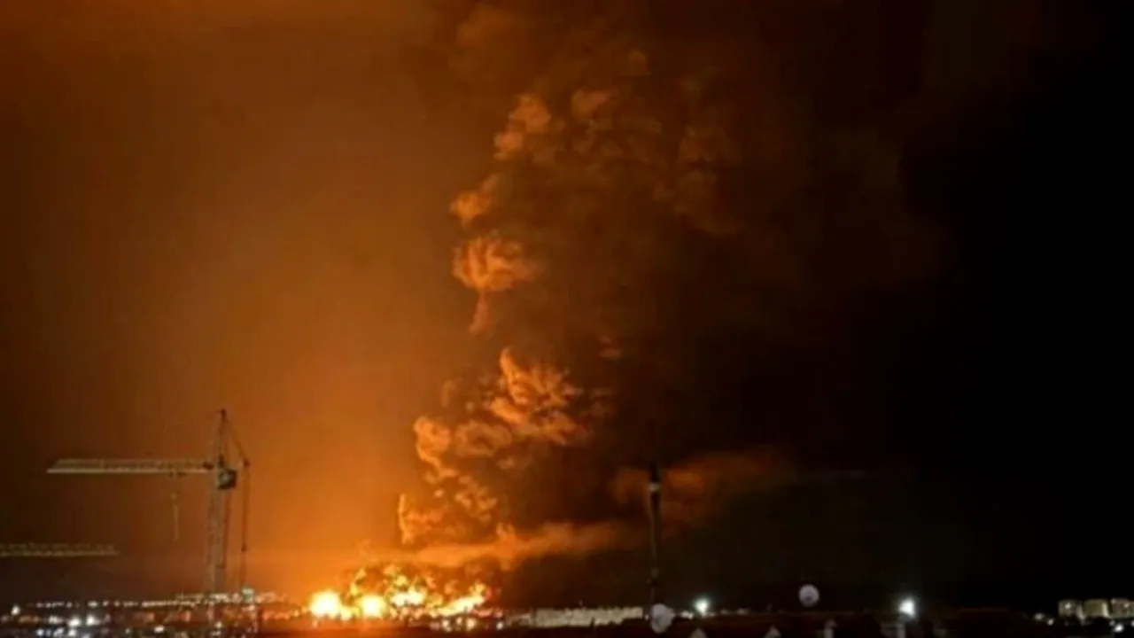 Incendiu masiv in Feodosia: Un depozit uriaș de petrol din Crimeea ocupată, lovit din nou de drone ucrainene