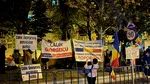 A zecea noapte de proteste pentru Călin Georgescu | Aproximativ 150 de susținători s-au adunat la Arestul Central