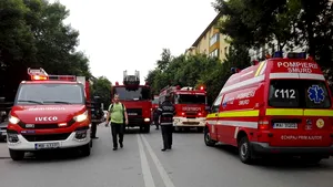 Peste 20 de persoane evacute dintr-un imobil din Timişoara, din cauza unui incendiu - GALERIE FOTO 