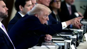 FT: ExxonMobil și Chevron rezistă presiunii lui Trump de a crește producția de petrol. Care sunt motivele