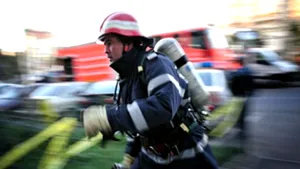 Un autocar în care se aflau 50 de muncitori a luat foc în mers, pe un drum din Timiş