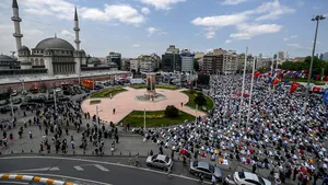 GALERIE FOTO Erdogan a inaugurat o nouă moschee impunătoare în Istanbul