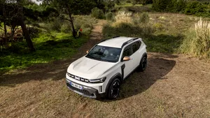 BREAKING NEWS Dacia Duster III va fi produs numai la Mioveni, vine cu cea mai nouă platformă a Renault şi noi motorizări. Preţul de pornire rămâne sub 20.000 de euro / Dieselul dispare definitiv din gama Dacia pentru Europa