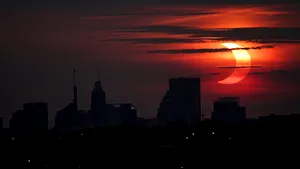 Eclipsa totală de soare va fi monitorizată cu avioane şi rachete
