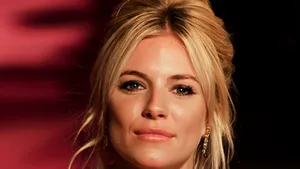 Sienna Miller crede că e prea egoistă pentru a fi mamă