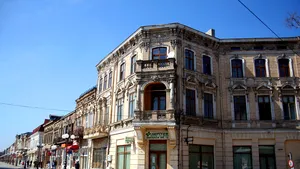 Impozite uriaşe pe clădirile lăsate în paragină într-un oraş din ţară