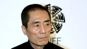 Cineastul Zhang Yimou a recunoscut că mai are trei copii, încălcând politica chineză a copilului unic