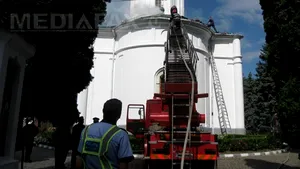 Incendiu la acoperişul Bisericii din curtea Arhiepiscopiei Râmnicului