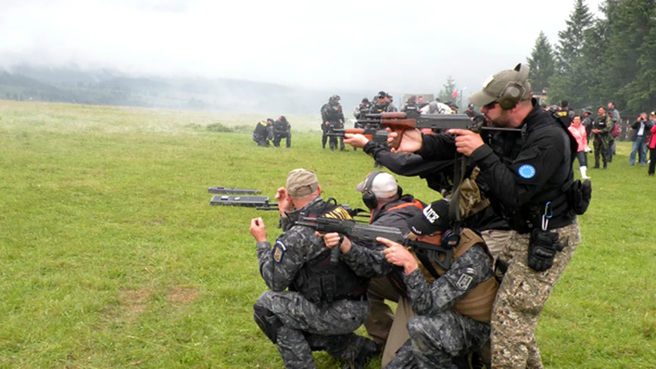Agenţi de securitate ai Ambasadei SUA, la antrenamente comune cu luptătorii SIAS, la Miercurea Ciuc - FOTO