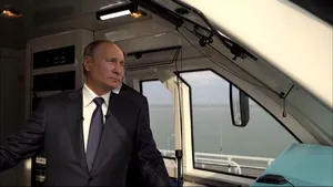 UE critică deschiderea traficului feroviar pe podul între Rusia şi Peninsula Crimeea