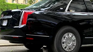 „Bestia” de la Casa Albă, îmblânzită de motanul Larry. „Uriaşa” problemă de securitate care a perturbat programul vizitei lui Trump la Londra | VIDEO 