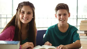 Ministrul Educaţiei vrea ca elevii să citească la şcoală timp de 20 de minute în fiecare zi