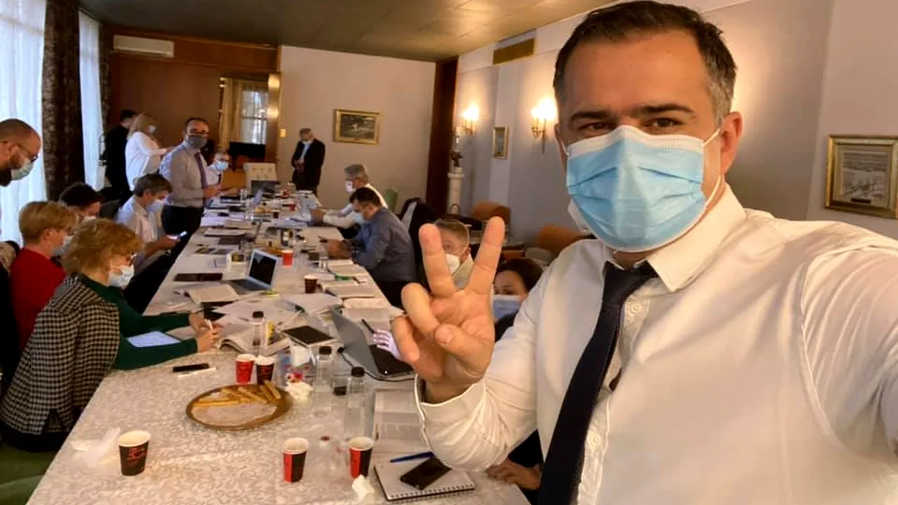 COMENATRIU Sorin Avram: Noua majoritate, chef la Palatul Victoria