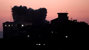 Clădire Hamas cu 13 etaje, distrusă de un atac al Israelului. Netanyahu: „Suntem în mijlocul bătăliei