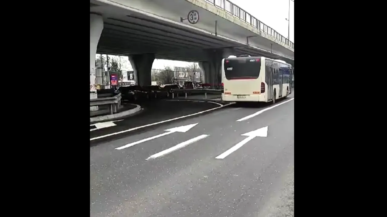 Şoferii pot întoarce acum sub pasajul rutier de pe DN 1