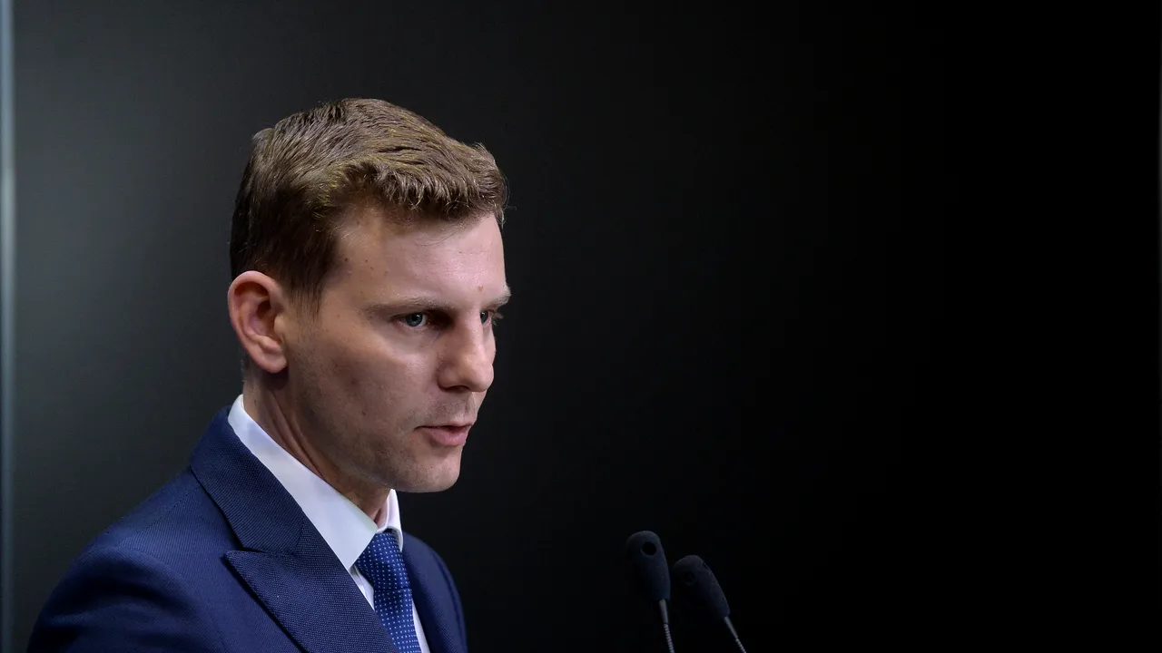 Guvernul Orban vrea să abroge numirea lui Nelu Barbu, fost purtător de cuvânt al Guvernului, în funcţia de consul la Shanghai