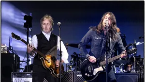 Prima apariţie publică a lui Dave Grohl de la moartea bateristului Taylor Hawkins 