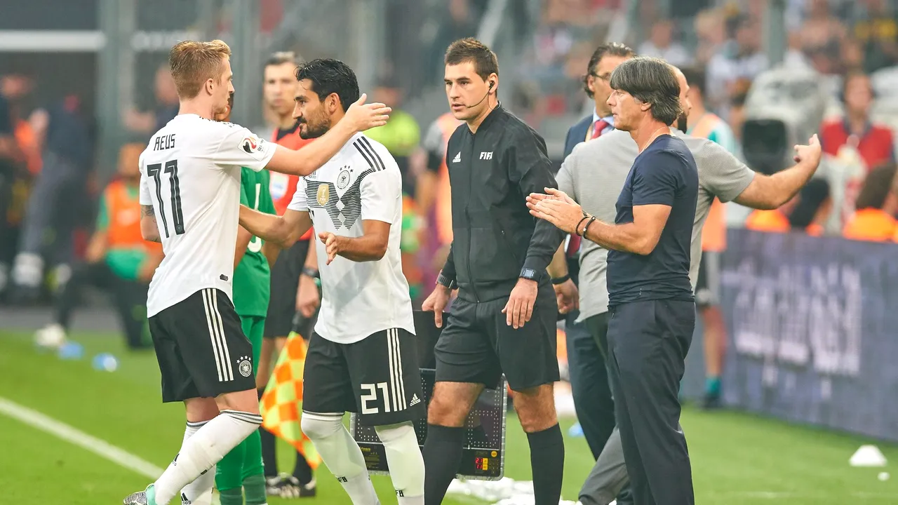 Echipele de fotbal vor avea dreptul să facă cinci înlocuiri pe meci