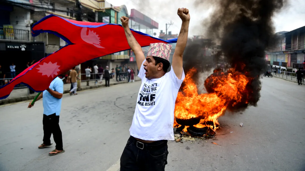 Revolta violentă a „Gen Z” din Nepal: Fosta șefă a Curții Supreme ar putea deveni premier interimar