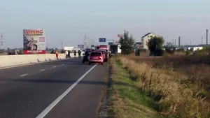 FOTO, VIDEO | Trafic blocat pe Centura de Vest a Ploieştiului după ce dintr-un camion s-a scurs NITRAT, o substanţă periculoasă/ A fost adusă o autospecială pentru măsurarea concentraţiilor explozive