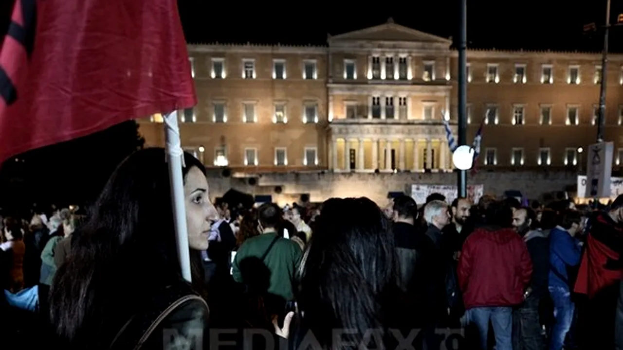 Opoziţia de stânga din Grecia a organizat un PROTEST anti-austeritate. Mii de oameni s-au strâns în faţa Parlamentului