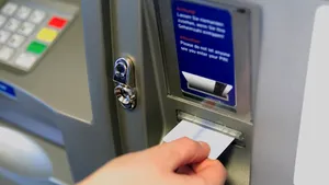 Breşă de securitate: Aproape 6 milioane de carduri au fost afectate, la cel mai mare retailer din Marea Britanie