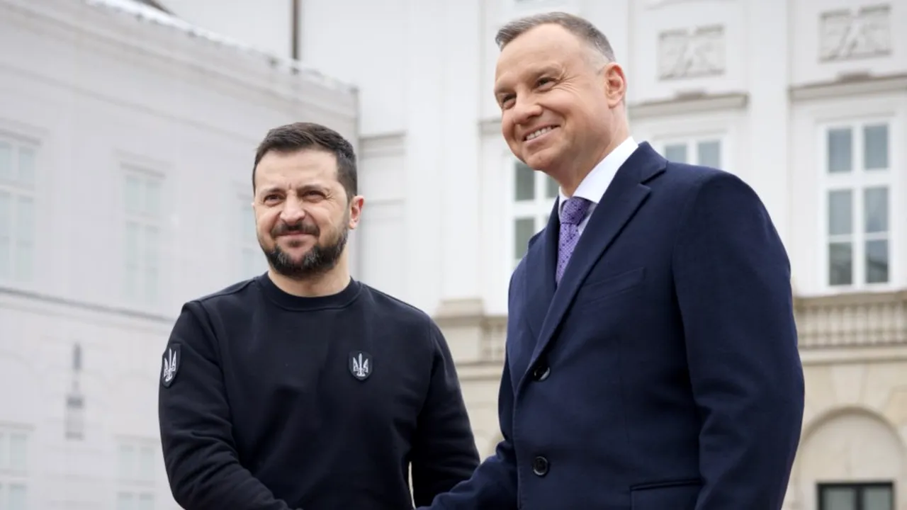 Zelensky a primit Ordinul Vulturul Alb de la preşedintele Andrzej Duda, în timpul vizitei de stat în Polonia