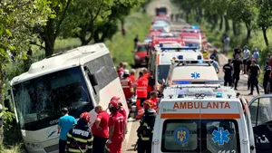 Autocar răsturnat în Botoșani. Autoritățile activează Planul Roșu de Intervenție