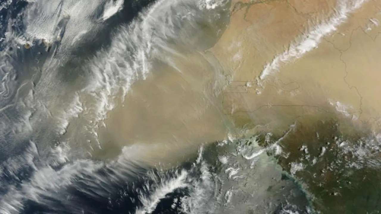 ANM: Un val de aer cald va aduce particule de praf saharian. Ce temperaturi vor fi în zilele următoare