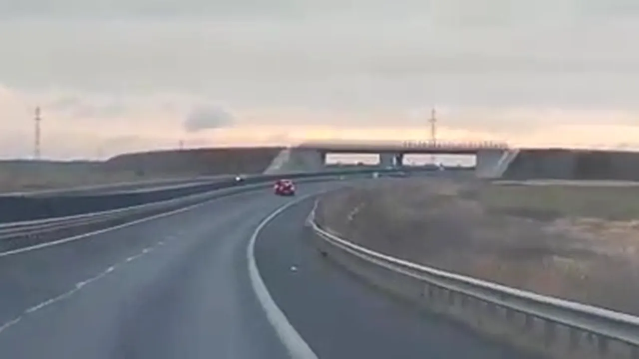 Manevre periculoase. Doi şoferi au fost filmaţi în timp ce se şicanau pe Autostrada Timişoara – Arad | VIDEO