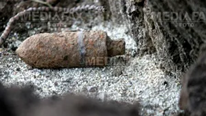 Un mort şi opt răniţi, după explozia unui obuz în judeţul Bacău