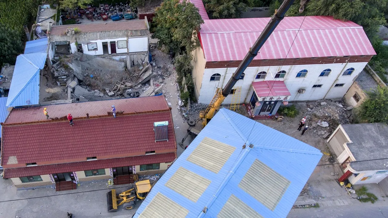 Zeci de persoane au murit după ce un restaurant s-a prăbuşit în timpul unei petreceri aniversare în China