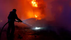 Războiul din Ucraina, ziua 1078. Zelenski sugerează că Ucraina ar trebui să obţină arme nucleare dacă aderarea la NATO este amânată / O lovitură cu drone a Ucrainei ar fi provocat un incendiu la un depozit de petrol din Krasnodar Krai / Şeful AIEA avertizează că atacurile Rusiei asupra reţelei energetice a Ucrainei ar putea provoca un accident nuclear 