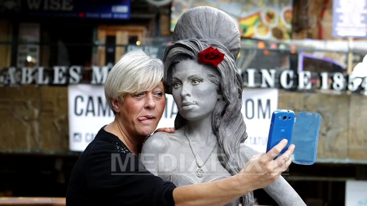 Arta de a face selfie-ul perfect, predată la Londra