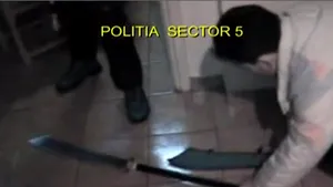 Grupare specializată în ameninţări, tâlhării şi distrugeri, destructurată de Poliţia Capitalei