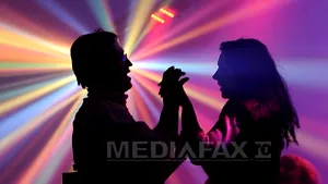 ÎNTÂLNIRI ONLINE: Cupidon câştigă lupta cu tristeţea provocată de singurătate