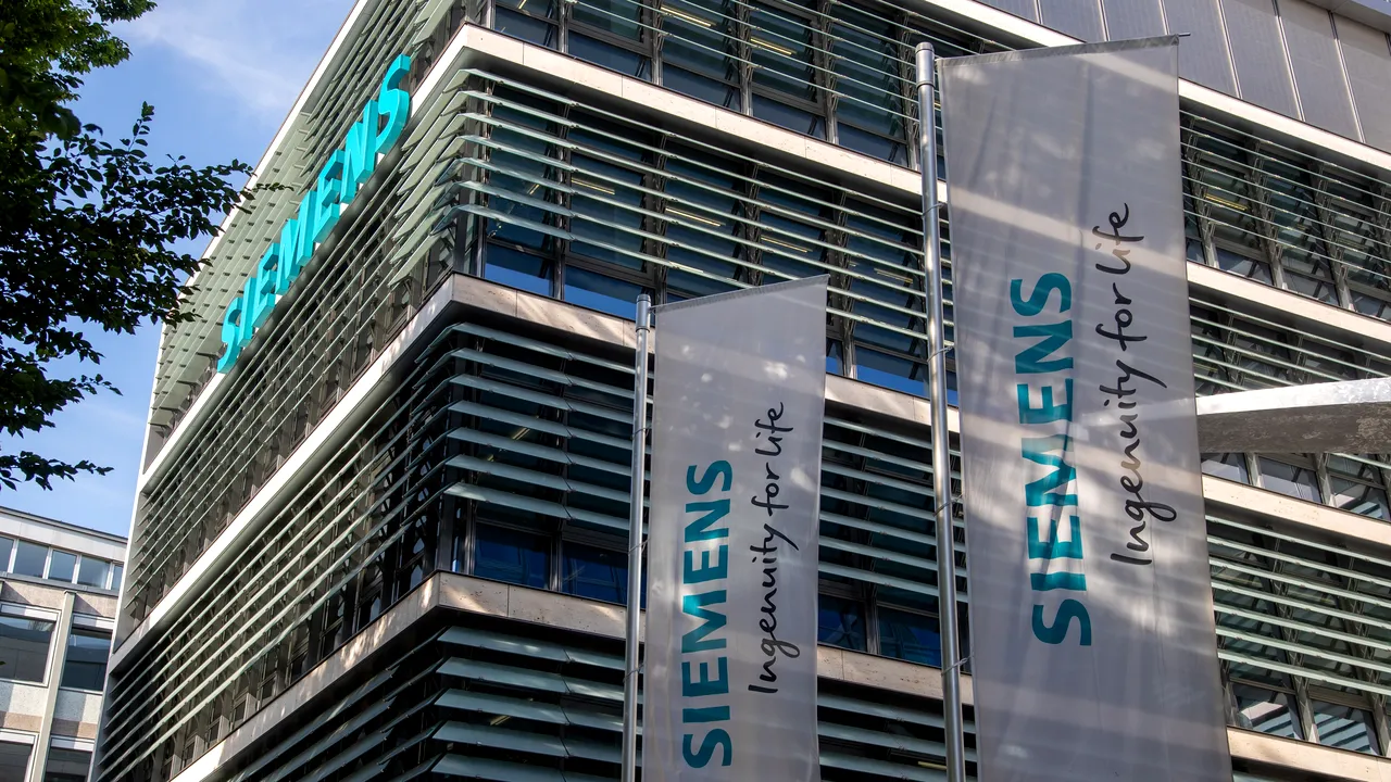 Siemens investighează un angajat bănuit că ar avea legături cu o cunoscută reţea de hackeri din Rusia