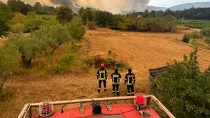 Pompierii români s-au întors din Franța după misiunea de stingere a incendiilor de pădure