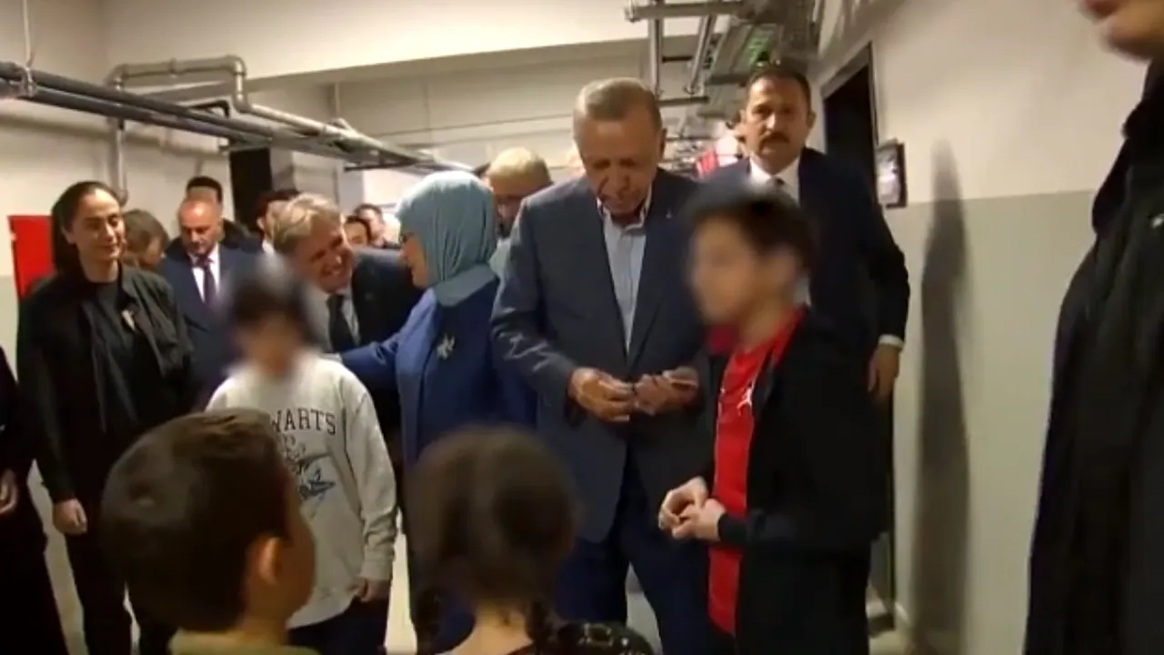 De ce le-a dat bani Erdogan copiilor înainte de vot