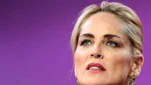 O tragedie în familie a determinat-o pe Sharon Stone să părăsească de urgenţă Veneţia