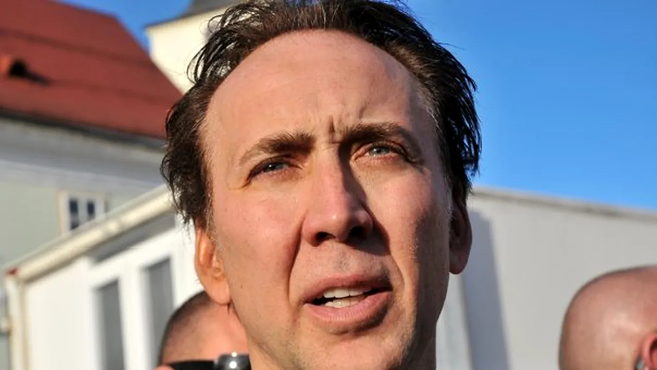 Vezi aici cum s-a certat Nicolas Cage în faţa unui club din Bucureşti - VIDEO