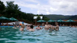 S-a deschis cel mai mare ştrand cu apă sărată din România. Care este preţul unui bilet de intrare - GALERIE FOTO