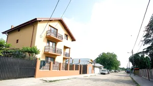 Cum se trăieşte în Pipera: între străzile neasfaltate, fără canalizare şi proiectele de vile cu circuit închis