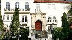 Vila în care a fost asasinat Gianni Versace, vândută la licitaţie