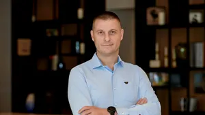 MerchantPro Compass: Piața de eCommerce stagnează ca volum de comenzi în primele 6 luni din 2026. Verticalele, evoluție divergentă, de la +42% la -20%