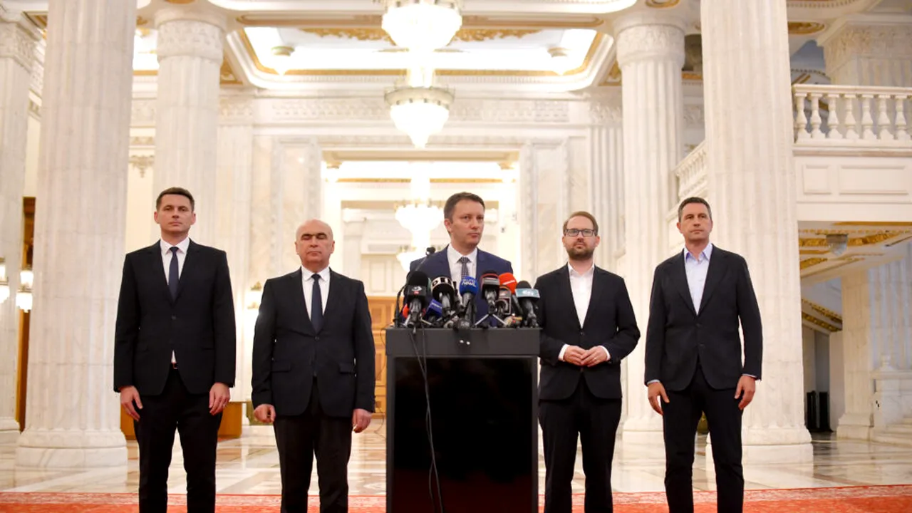Fitch: România riscă retrogradarea la „junk” dacă criza politică se prelungește