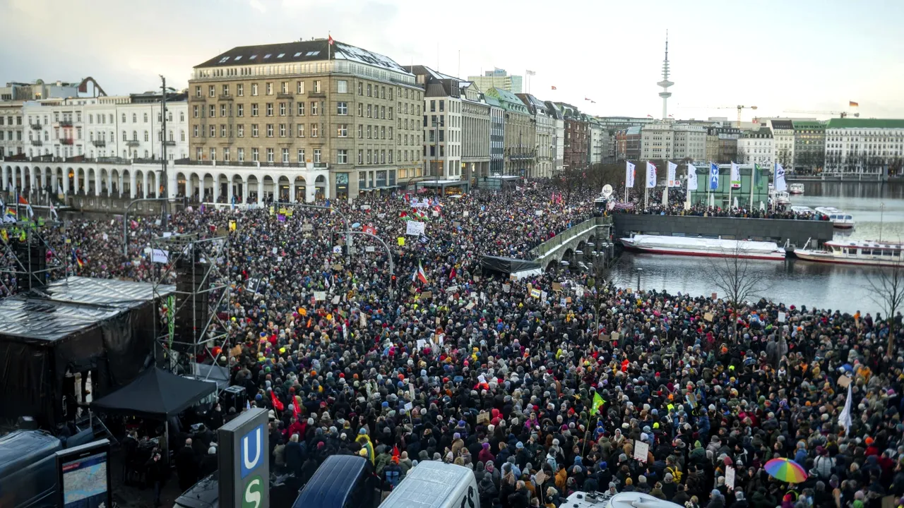 În Germania au loc proteste masive împotriva întâlnirii secrete a AfD cu neonaziştii